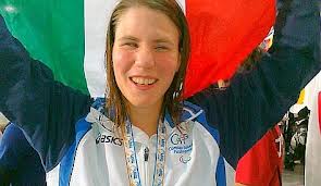 Cecilia con bandiera